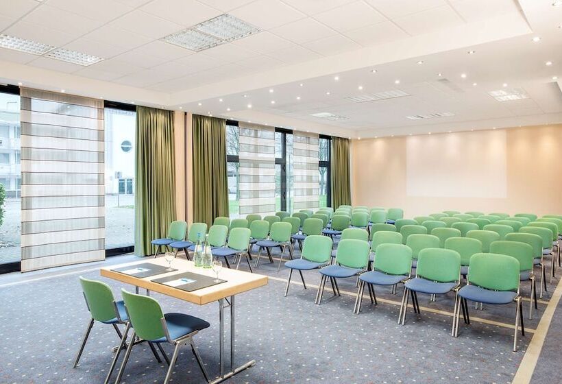 Отель NH Oberhausen