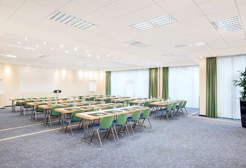 Отель NH Oberhausen