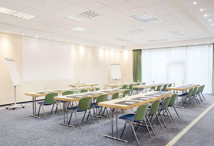 Отель NH Oberhausen