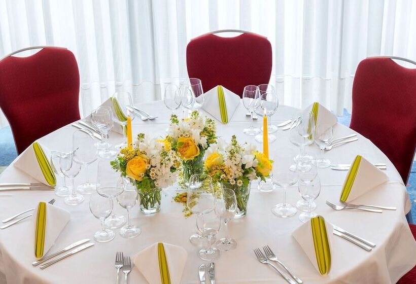 Отель NH Oberhausen