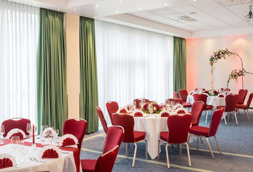 Отель NH Oberhausen