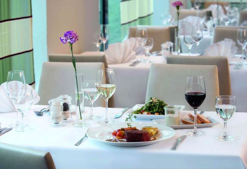 Отель NH Oberhausen