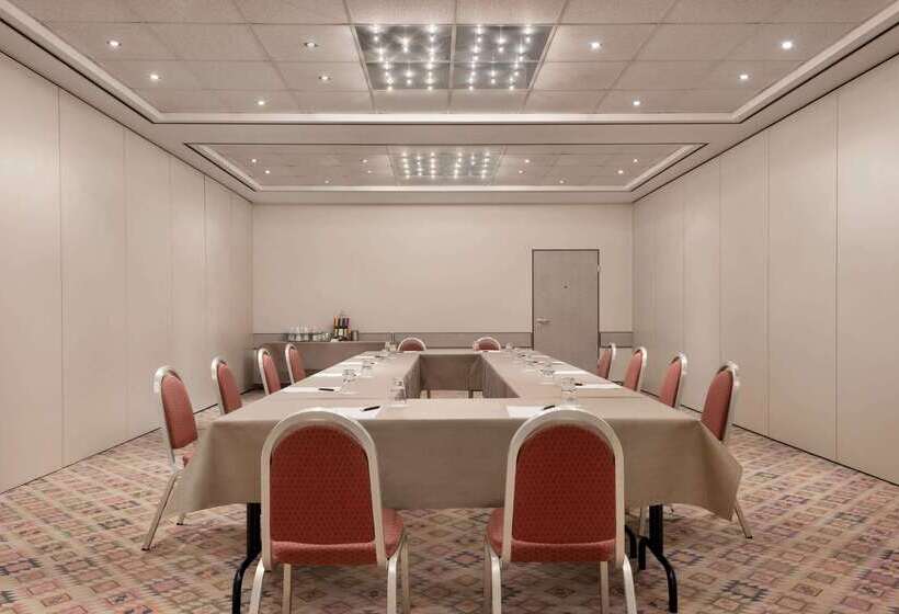 فندق Ramada By Wyndham Bottrop City
