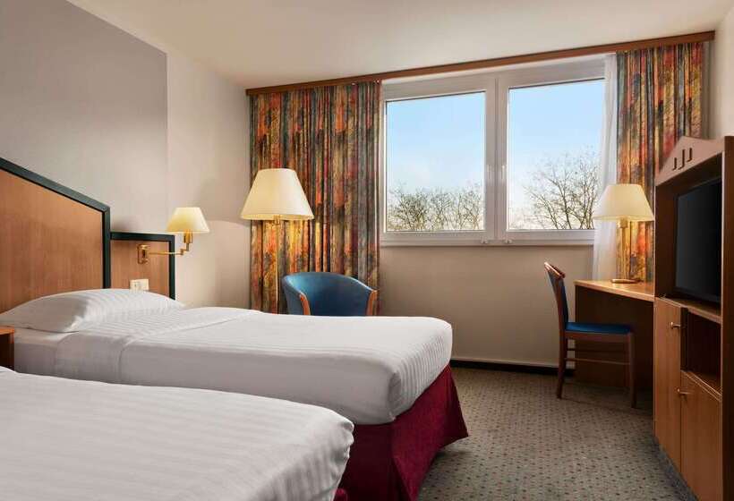 فندق Ramada By Wyndham Bottrop City
