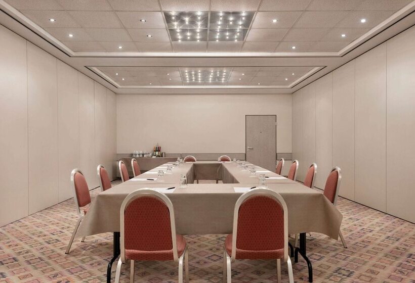 فندق Ramada By Wyndham Bottrop City
