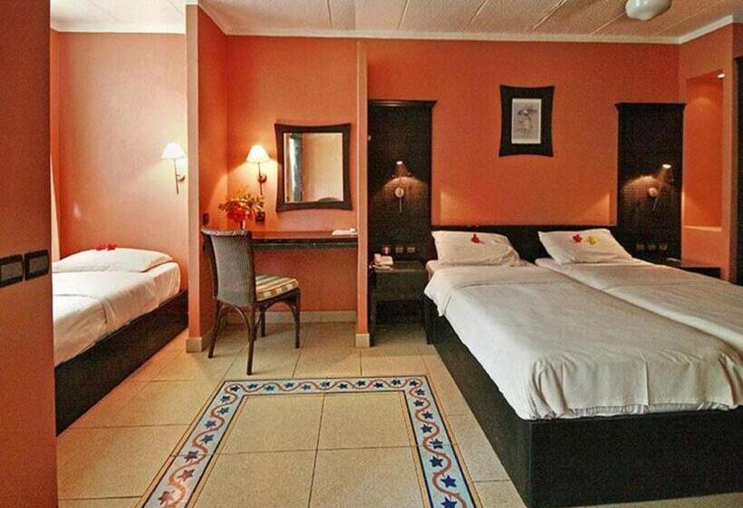 هتل Senegambia Beach