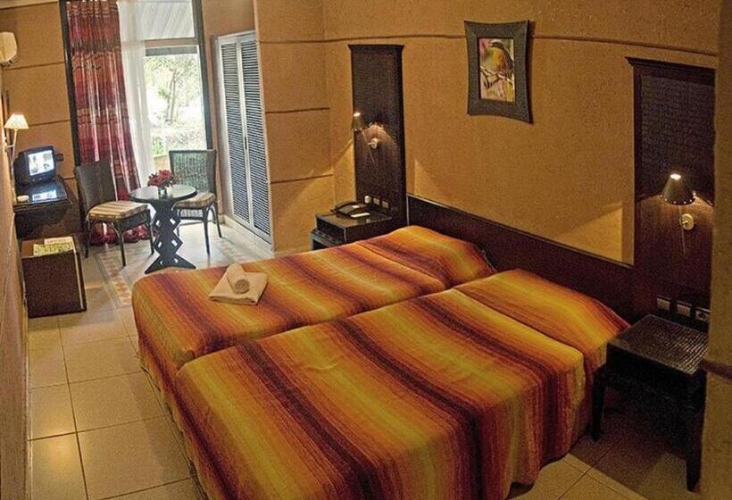 هتل Senegambia Beach