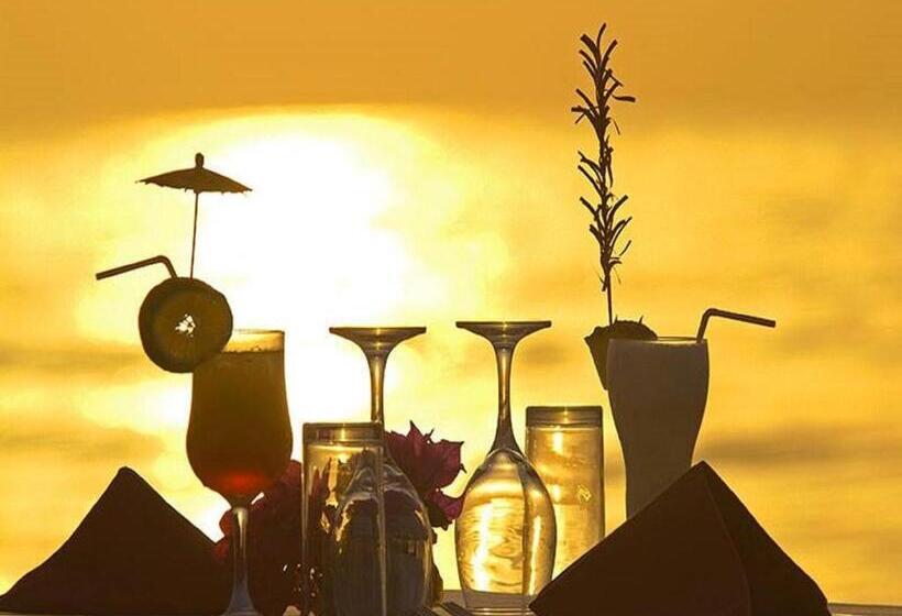 هتل Senegambia Beach