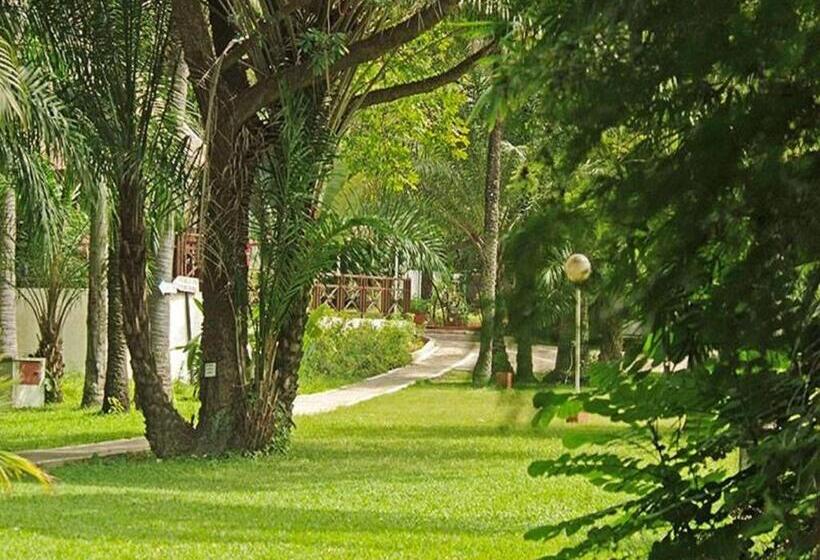 هتل Senegambia Beach