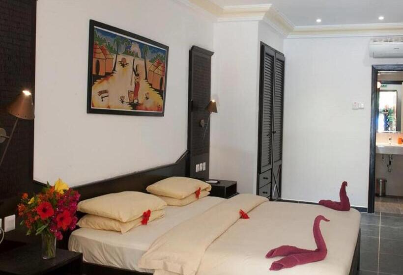 هتل Senegambia Beach