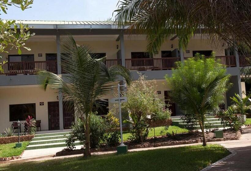 هتل Senegambia Beach