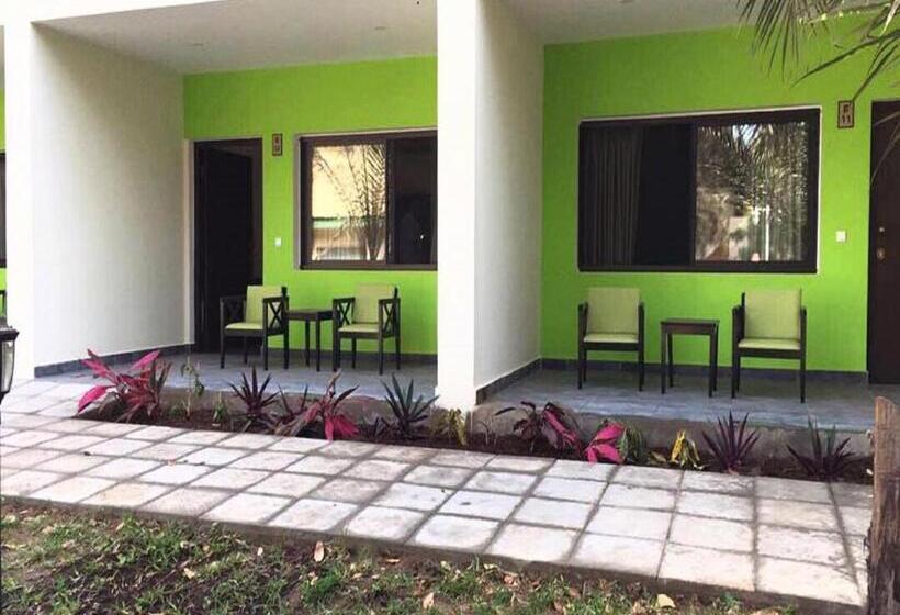 هتل Senegambia Beach