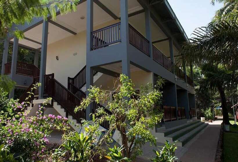 هتل Senegambia Beach