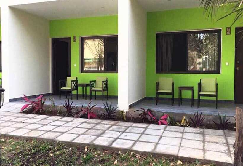 هتل Senegambia Beach