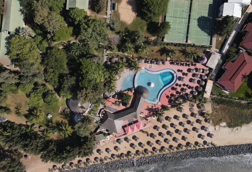 هتل Senegambia Beach