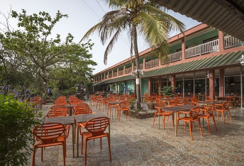 هتل Senegambia Beach