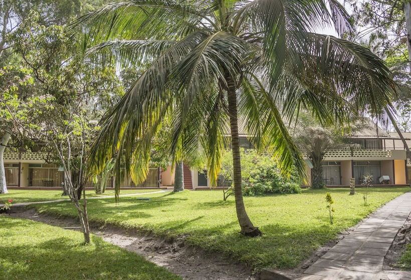 هتل Senegambia Beach