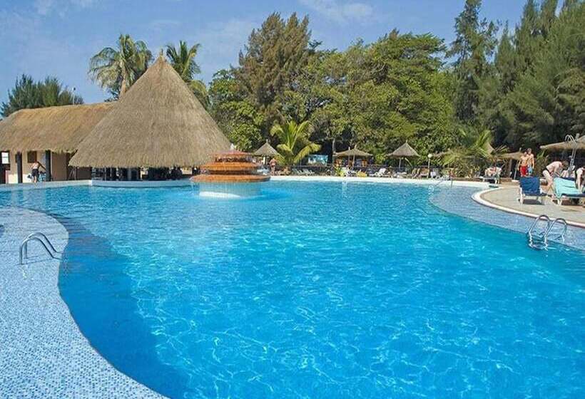 هتل Senegambia Beach