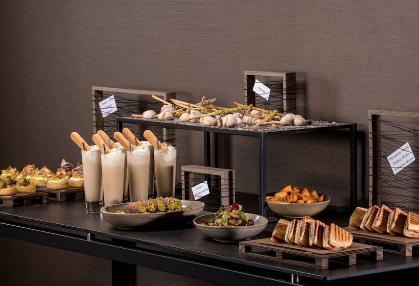 Отель The Westin Grand Munich