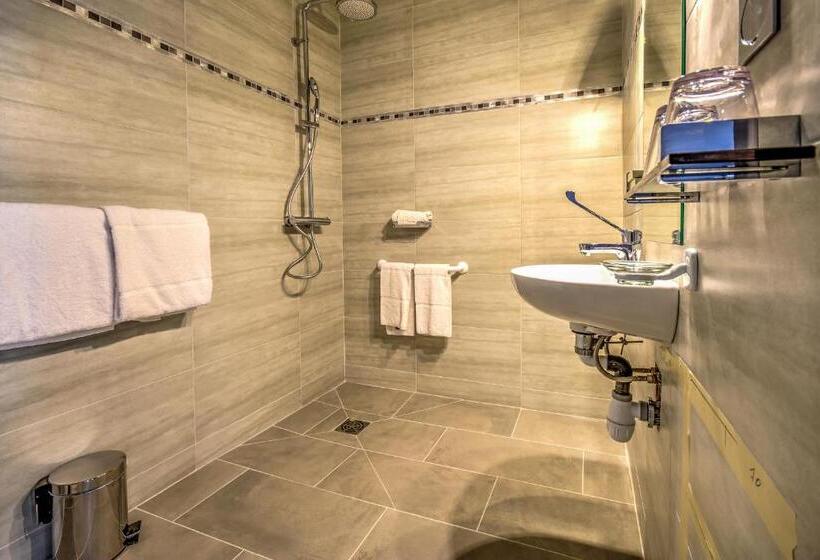 Villa Claudia Hotel Cannes Centre   Parking