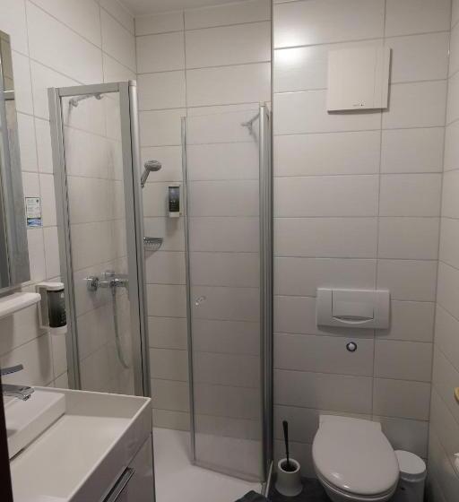 호텔 & Weinhaus Zum Schwarzen Bären