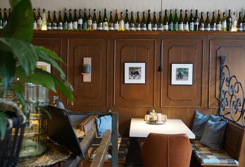 هتل & Weinhaus Zum Schwarzen Bären