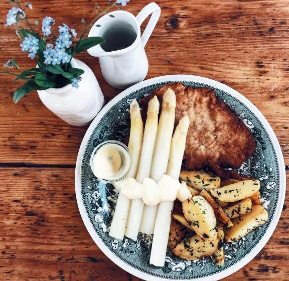 호텔 & Weinhaus Zum Schwarzen Bären