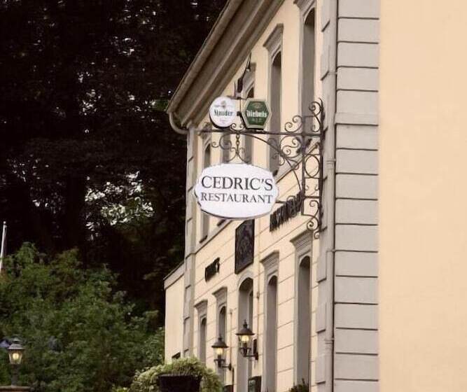 هتل Haus Kronenthal