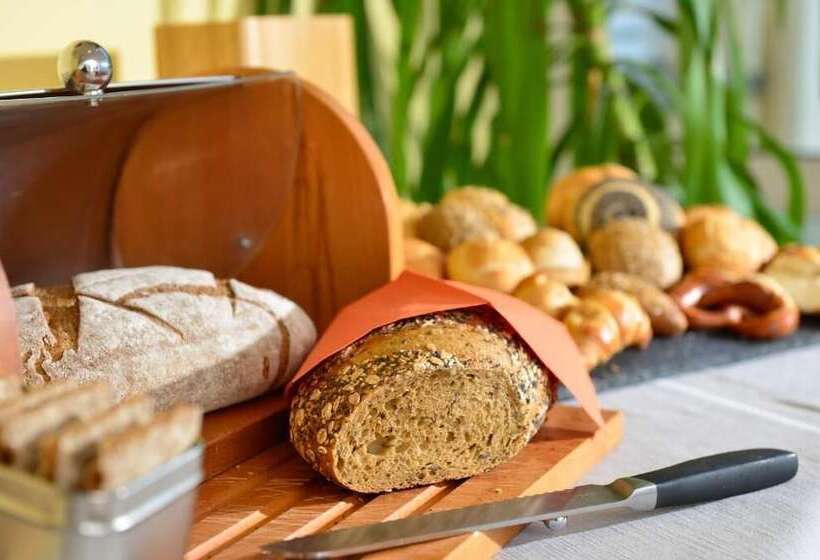 هتل Haus Kronenthal