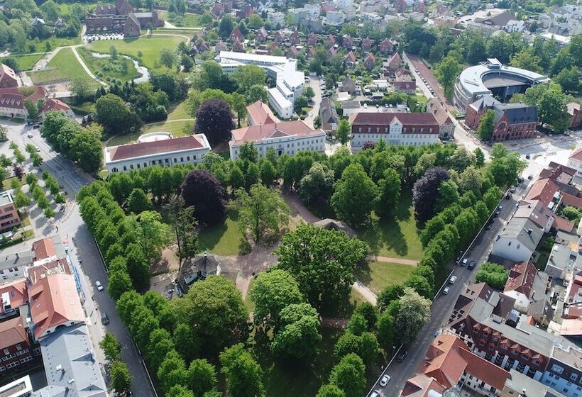 Отель Friedrich Franz Palais