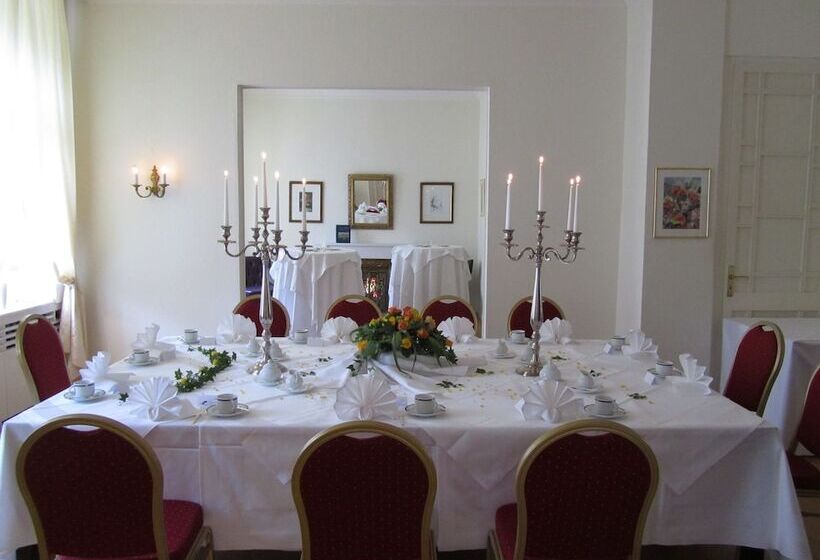 Отель Friedrich Franz Palais