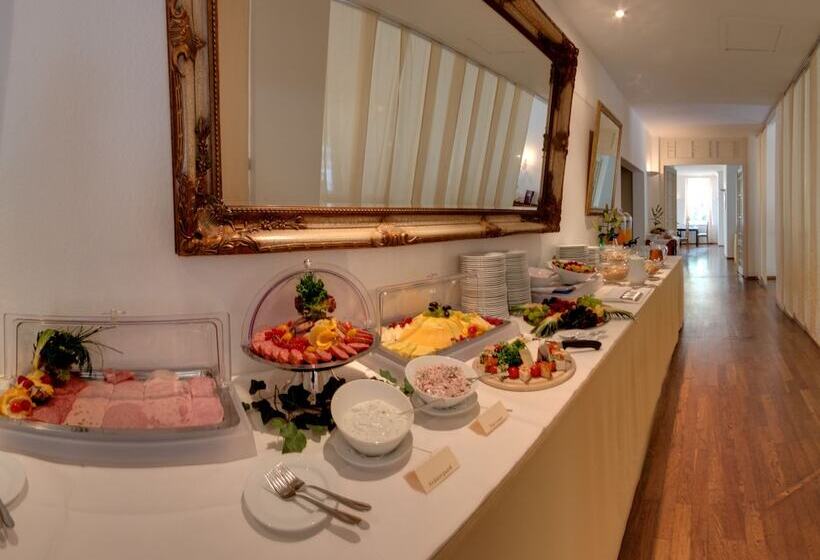 Отель Friedrich Franz Palais