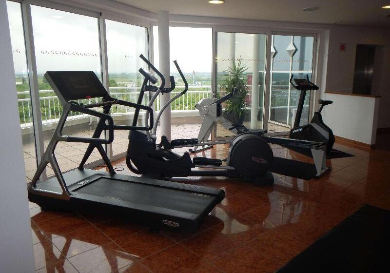 Отель Globana Airport