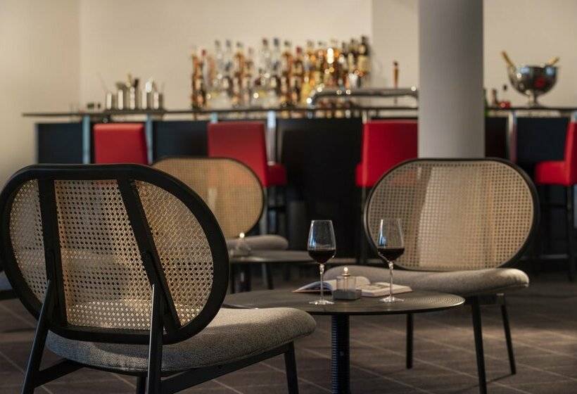 Отель Four Ratingen Dusseldorf Airport