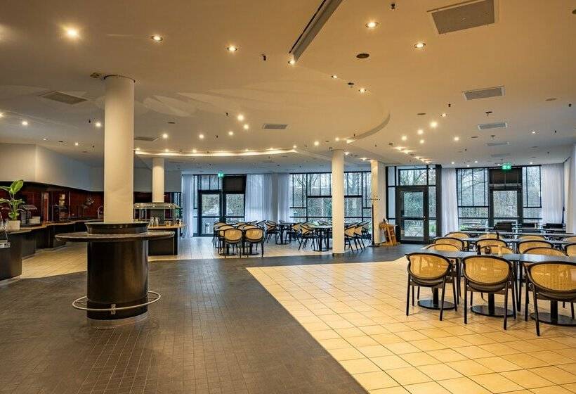 Отель Four Ratingen Dusseldorf Airport