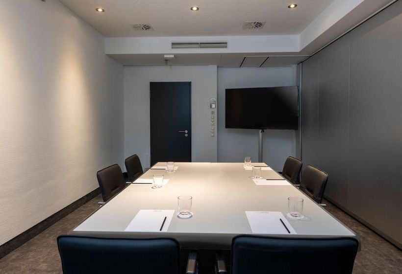 Отель Four Ratingen Dusseldorf Airport