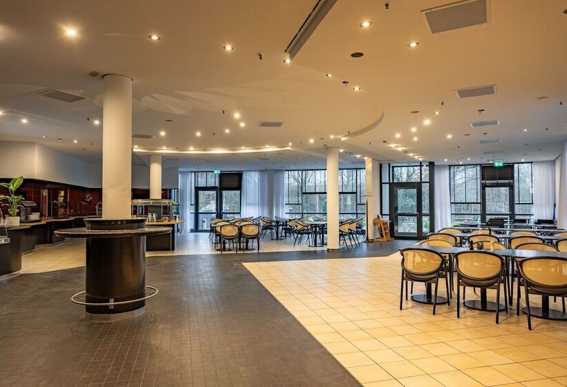 Отель Four Ratingen Dusseldorf Airport