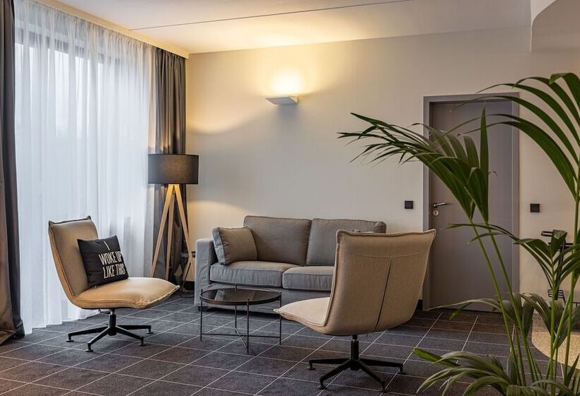 هتل Four Ratingen Dusseldorf Airport