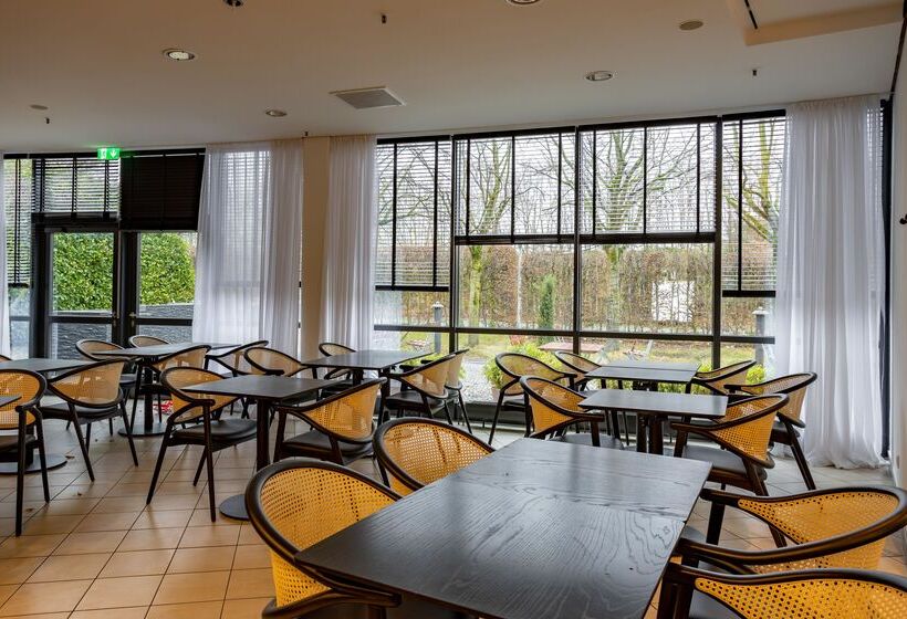 Отель Four Ratingen Dusseldorf Airport