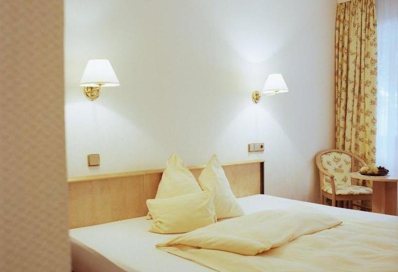 בית מלון כפרי Rheinterrasse Benrath