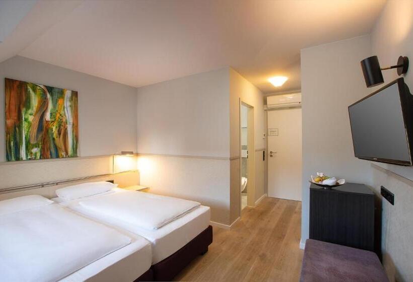 ホテル Schloss Reinach