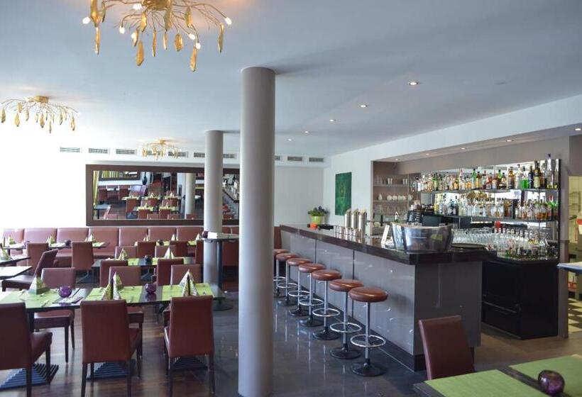 ホテル Schloss Reinach