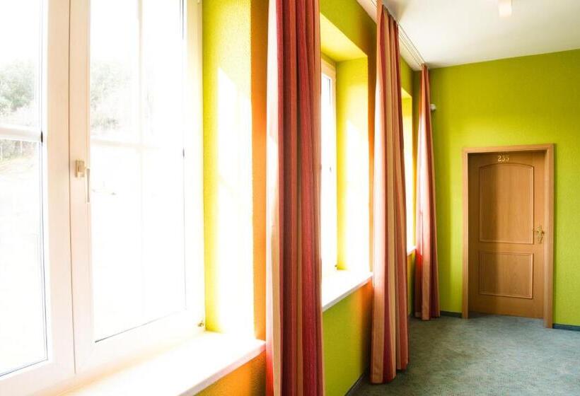 Land  Und Golfhotel Alte Fliegerschule