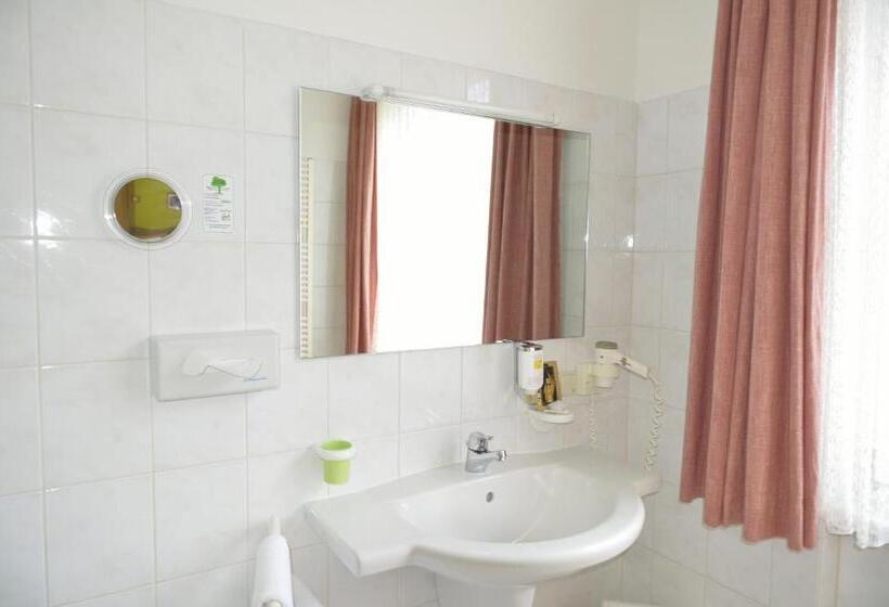 Land  Und Golfhotel Alte Fliegerschule