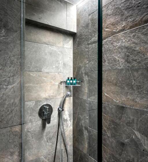 منتجع Doreta Beach