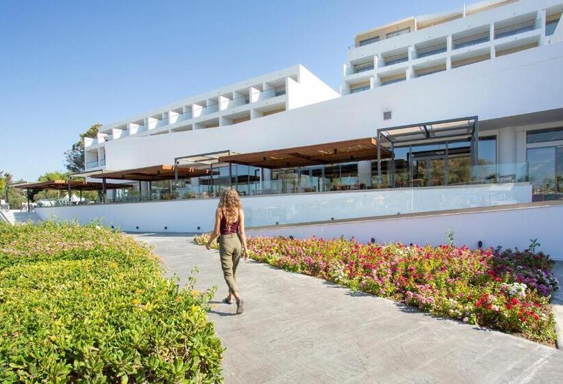 منتجع Doreta Beach