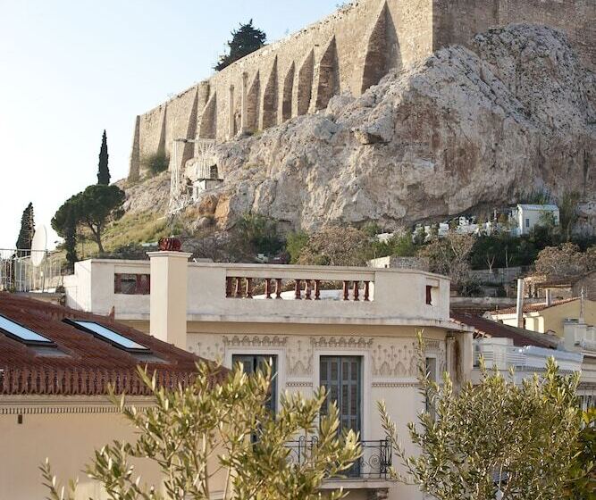 Ava Hotel And Suites