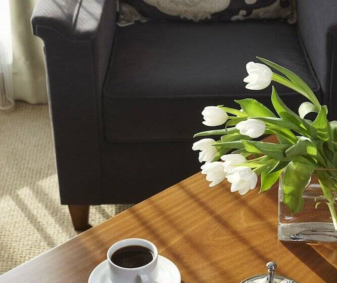 Ava Hotel And Suites