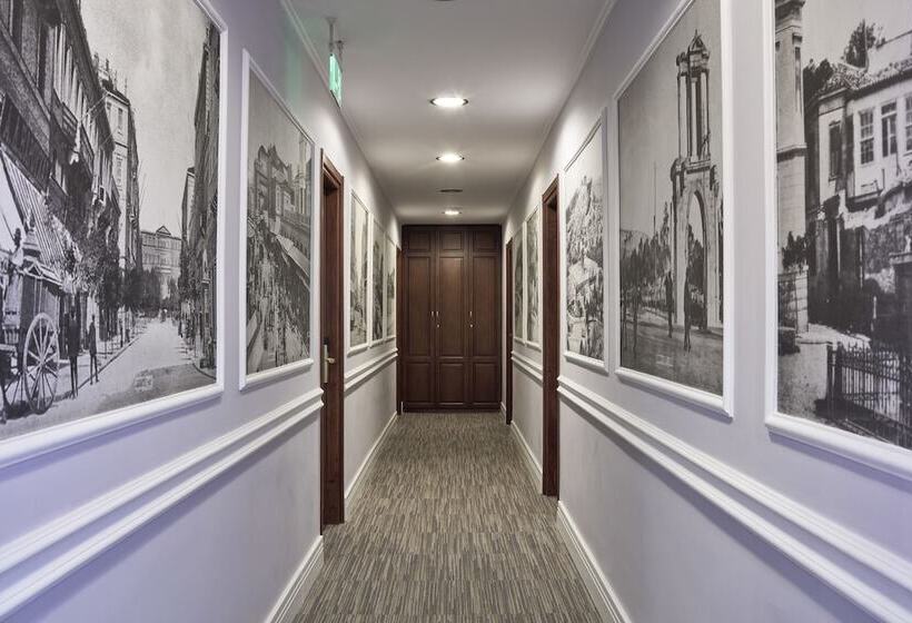 Ava Hotel And Suites