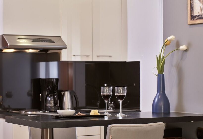 Ava Hotel And Suites